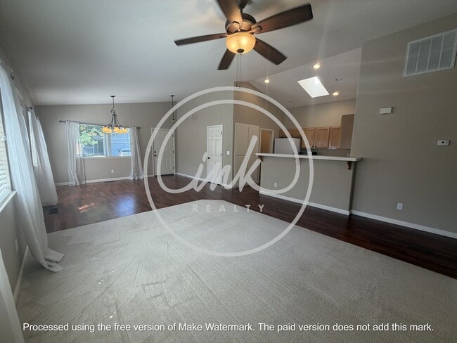 Building Photo - Beautiful 2 Bedroom Home Close to Downtown Gardnerville