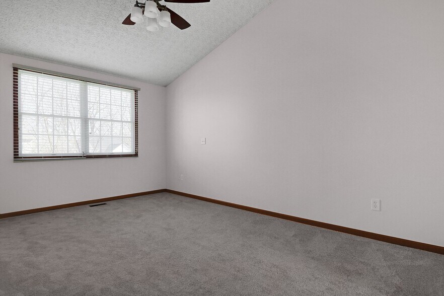 Building Photo - 321 Amber Wood Way