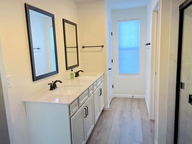 Building Photo - 6257 Sandbelt Dr