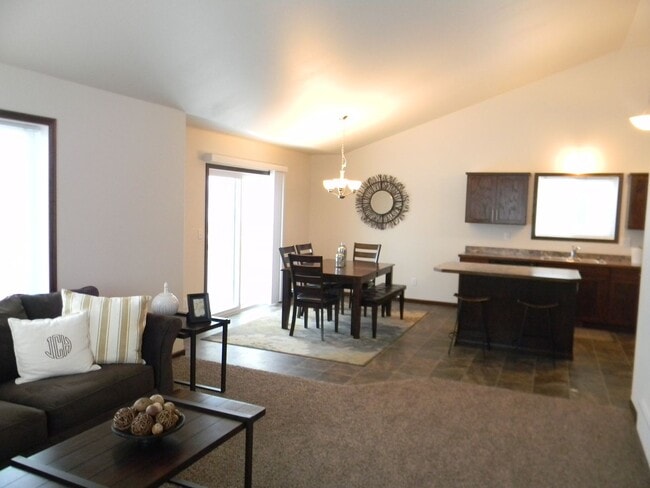 Building Photo - 521 E Foxtail Dr
