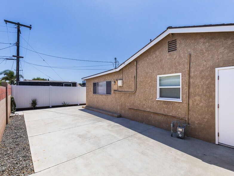 Building Photo - 5532 Vallecito