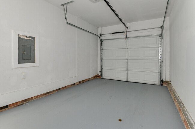 Building Photo - 454 Windtree Pl