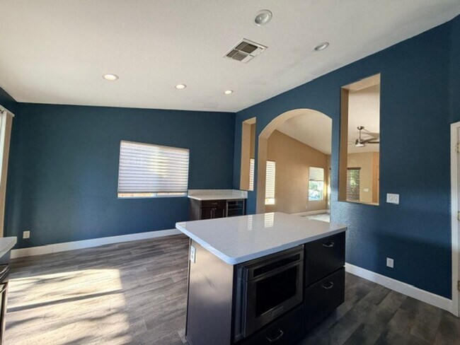 Building Photo - Beautifully Remodeled 4 Bedroom, 2 Bath Home in Desirable Elk Grove Neighborhood