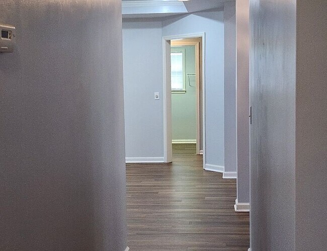 Building Photo - 214 Lees Cove