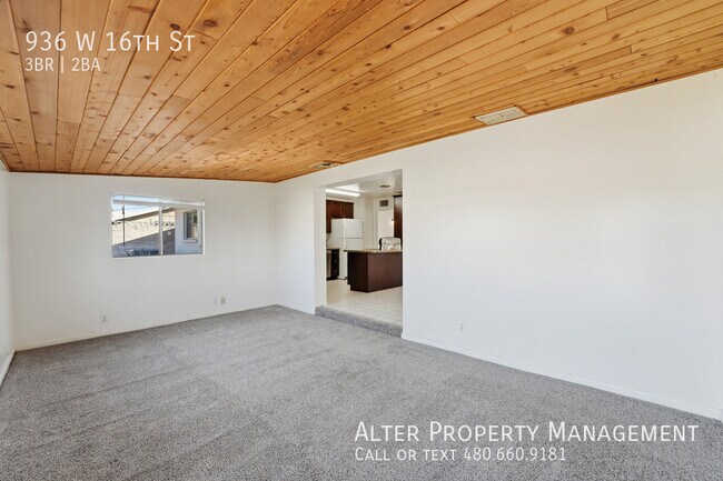 Building Photo - 936 W 16th St