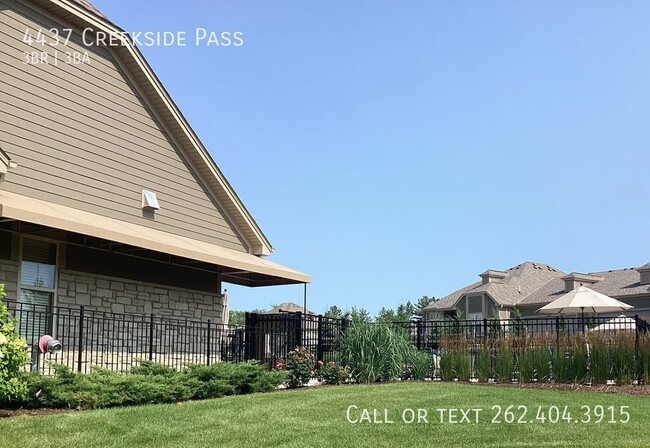 Building Photo - Stunning  3 Bedroom Ranch Style Condo