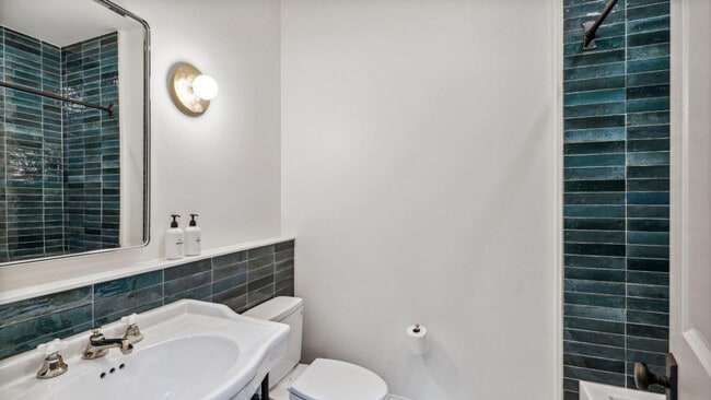 Building Photo - 310 N Rampart St