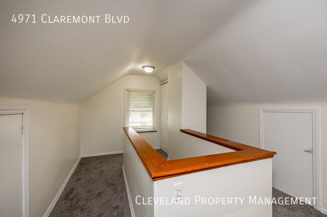 Building Photo - Charming Garfield Hts. Home