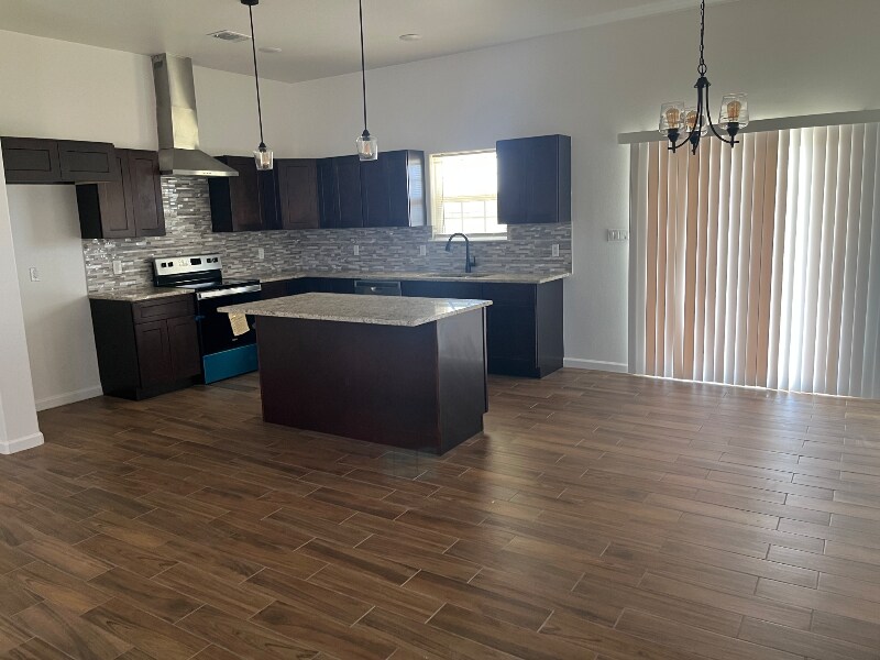 Building Photo - 180 Turnberry Dr