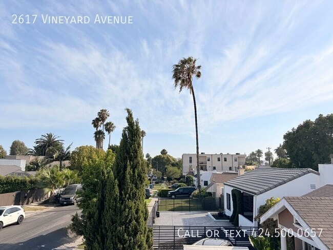 Building Photo - 2617 Vineyard Ave