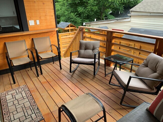 Outdoor patio - 1009 Simic Pl