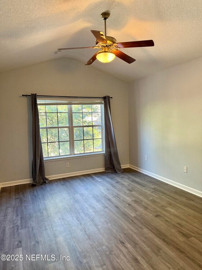 Building Photo - 4210 Highwood Dr