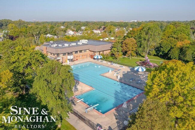 Building Photo - 744 Trombley Rd