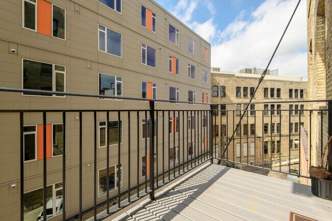 Building Photo - Luxury Milwaukee Condo for Rent