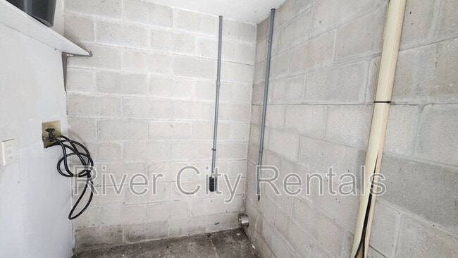 Building Photo - 2877 Wonderwood Ln