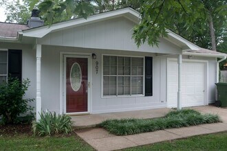 Building Photo - Spacious 3 bedroom/2 bath ranch- South Huntsville!