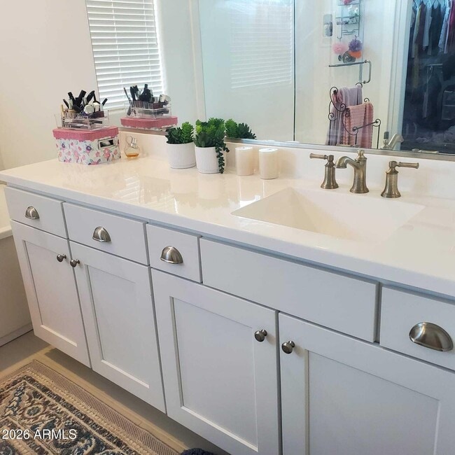 Building Photo - 16512 S 8th Way