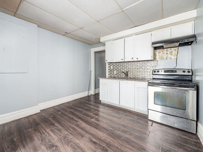 Building Photo - 135 S 15th St