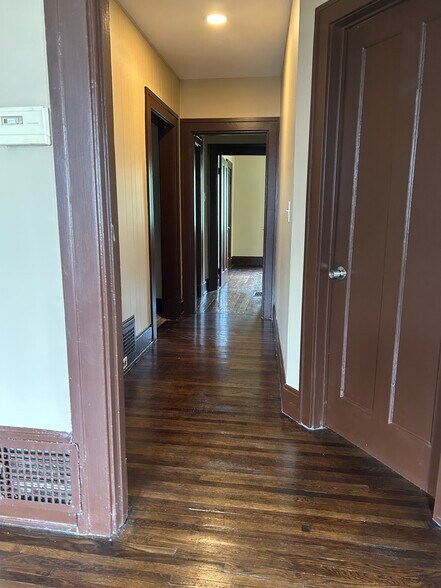Building Photo - 228 McCormick Pl