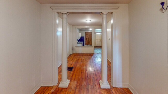 Building Photo - Wonderful Row Home on a Quiet Street