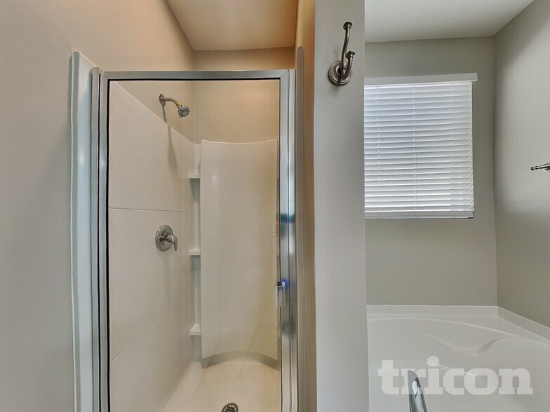 Building Photo - 1808 Stonewater Dr