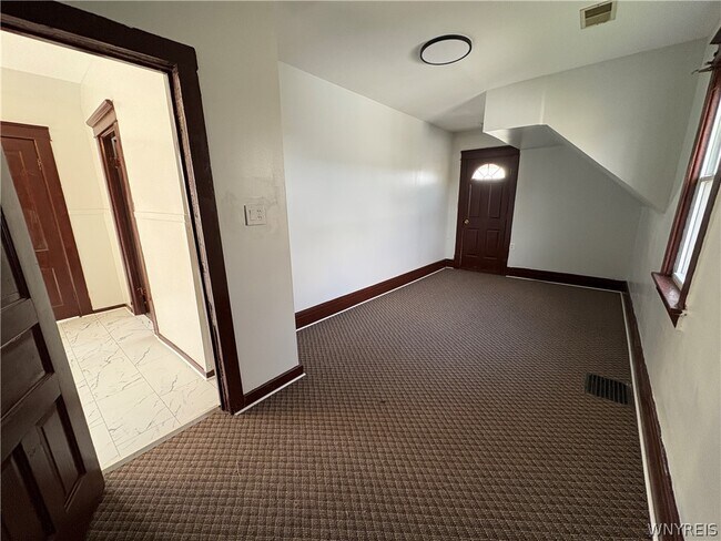 Building Photo - 143 Reo Ave