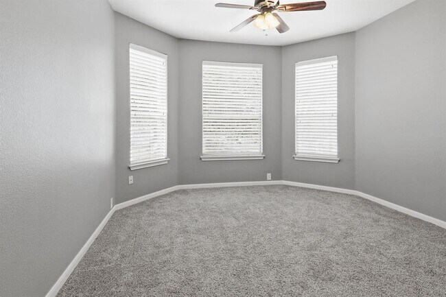 Building Photo - 2157 Paradise Ridge Dr