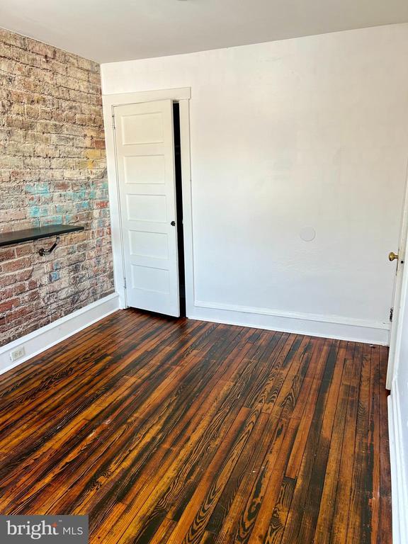 Building Photo - 133 E Main St