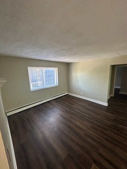 Building Photo - 1762 Cleneay Ave