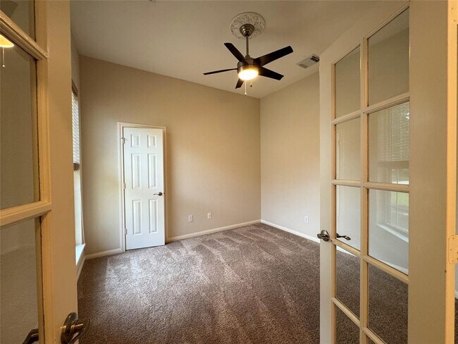 Building Photo - 5822 Pinellas Park Ct