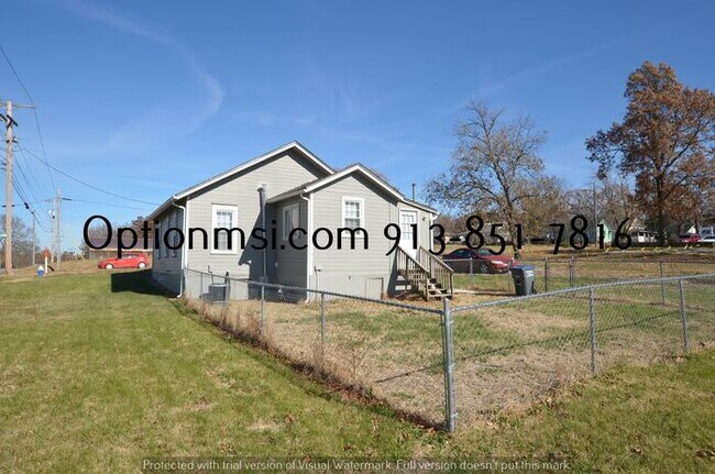 Building Photo - Available NOW