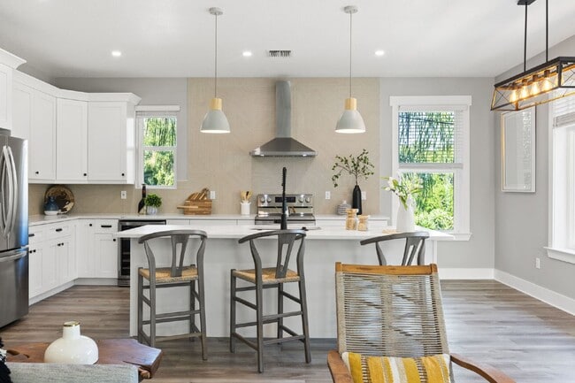 Building Photo - Charming Tampa Rental - Perfectly Located ...