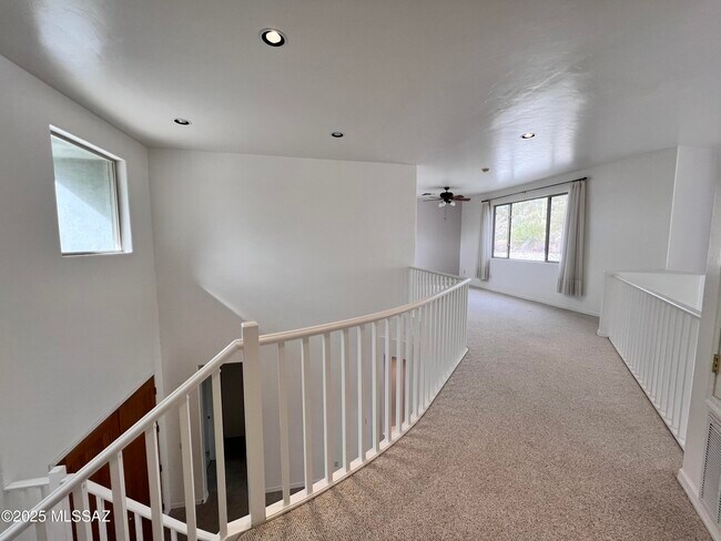 Building Photo - 7449 E Ridge Point Rd