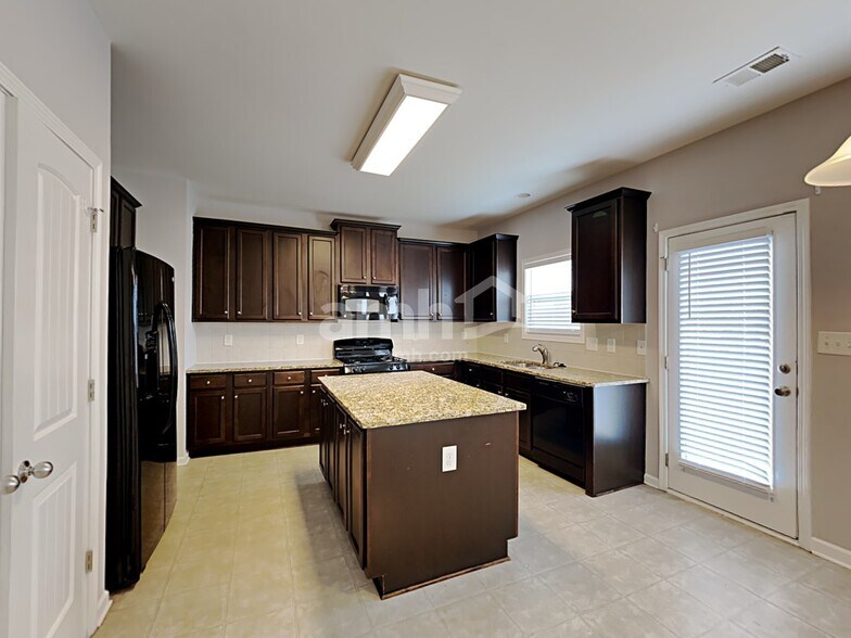 Building Photo - 3613 Walking Stick Way NE