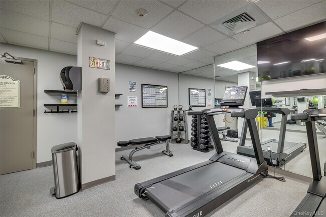 Building Photo - 185 W Park Ave