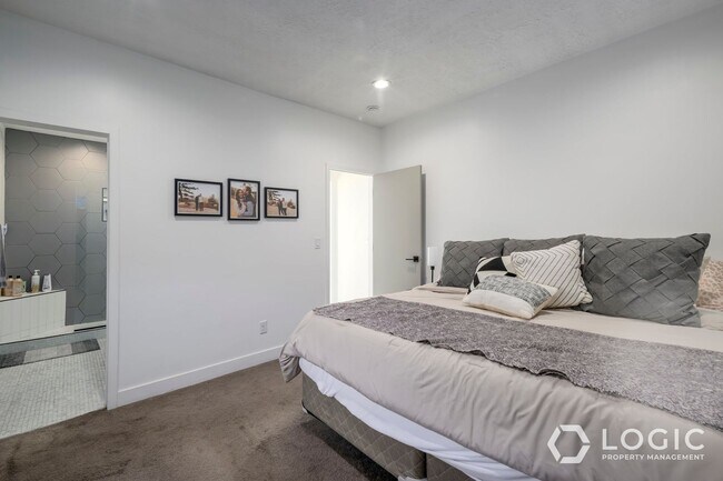 Building Photo - Stunning Home in Cottonwood Heights!!