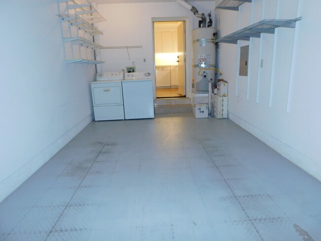 Building Photo - Downstairs Westpark Condo 1 Bedroom 1 Bath...