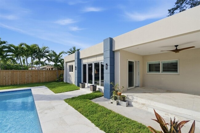 Building Photo - 1706 NE 28th Dr