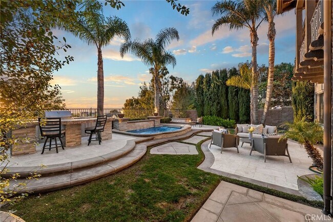 Building Photo - 33 Tall Hedge