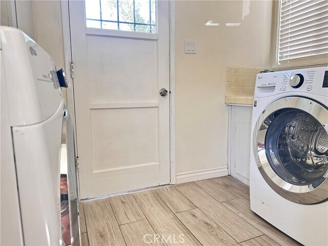 Building Photo - 1127 E Larkwood St