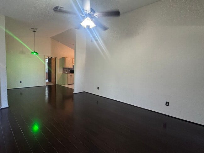 Building Photo - 3912 SW Parkridge Blvd