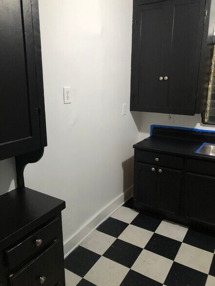 Kitchen View 2 - 717 1/2 N Ridgewood Pl
