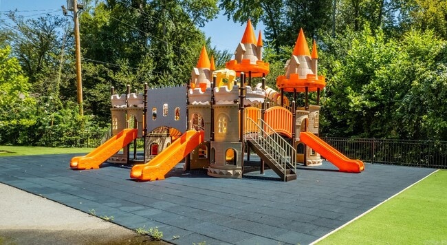 Building Photo - 151 Summerwood Dr