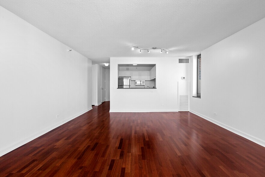 Building Photo - 3660 N Lake Shore Dr