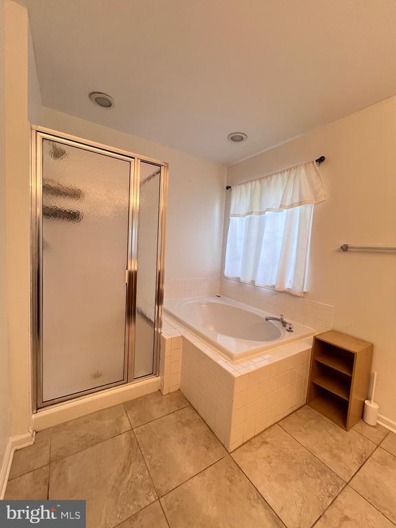 Building Photo - 10 Jolie Ct
