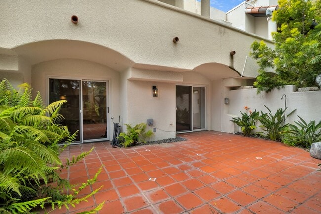 Building Photo - UPDATED LUXURY MALIBU CONDO!