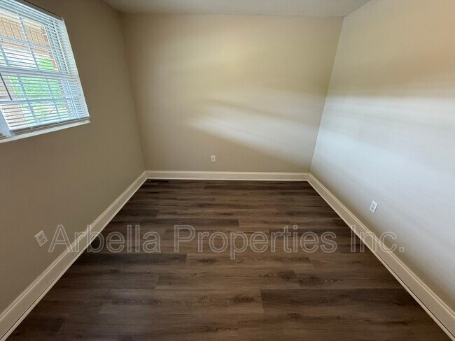 Building Photo - 133 Walker St