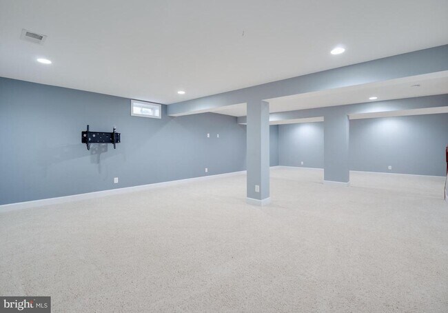 Building Photo - 41397 Windybush Dr