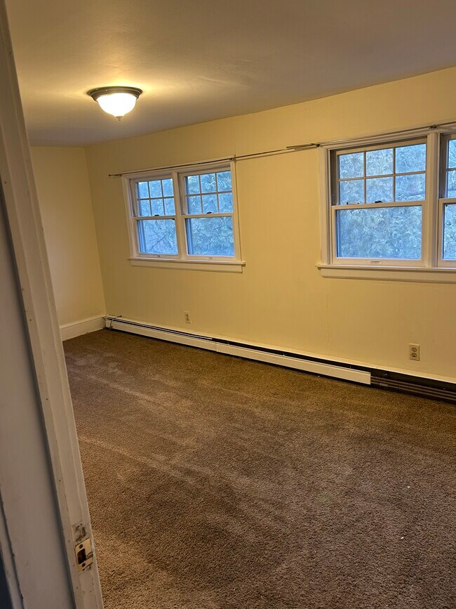 Building Photo - 2119 Maple Ave