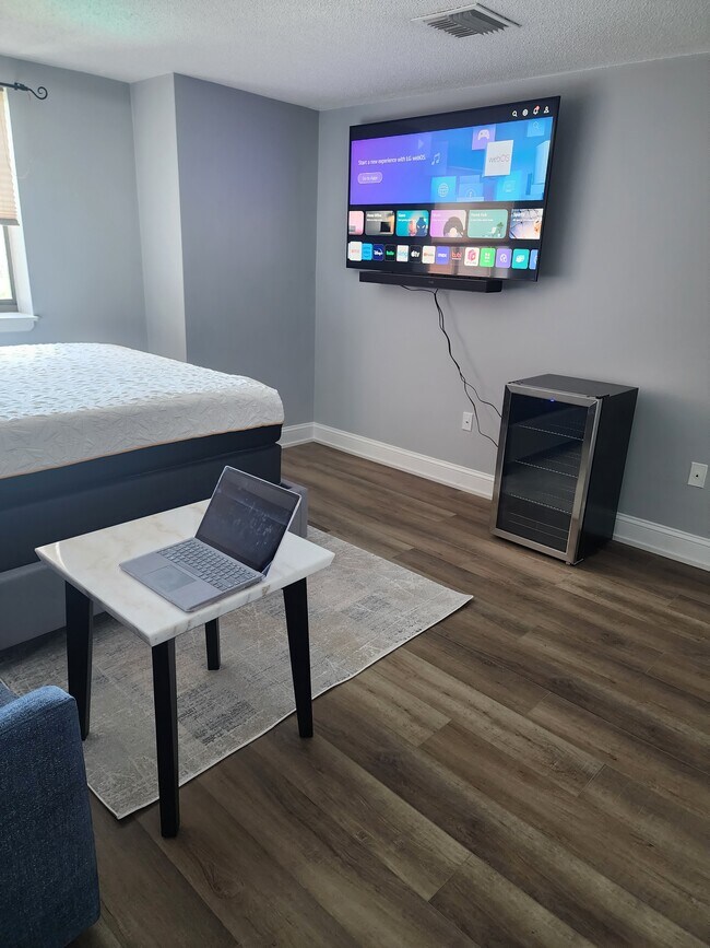 Building Photo - 200 Burkhall St